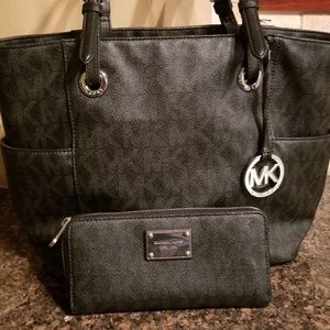Michael Kors Jet Set Tot & Wallet Set